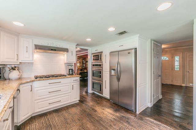 4153 Harvestwood Drive, Grapevine, TX 76051