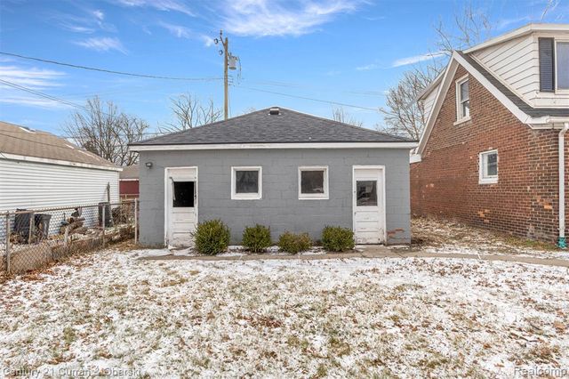 18634 Wood Street, Melvindale, MI 48122