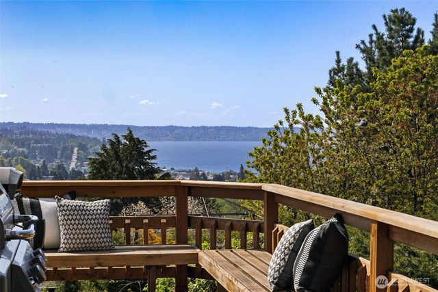 20811 8th Ave S, Des Moines, WA 98198