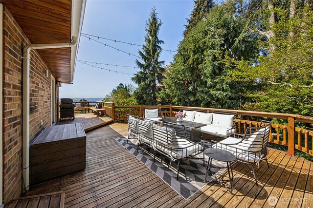 20811 8th Ave S, Des Moines, WA 98198