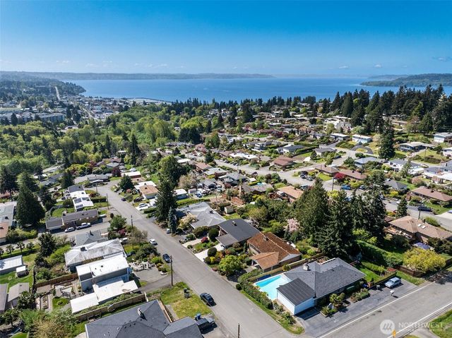 20811 8th Ave S, Des Moines, WA 98198
