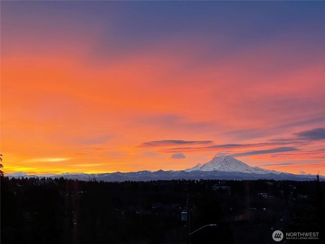 20811 8th Ave S, Des Moines, WA 98198