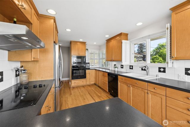 20811 8th Ave S, Des Moines, WA 98198