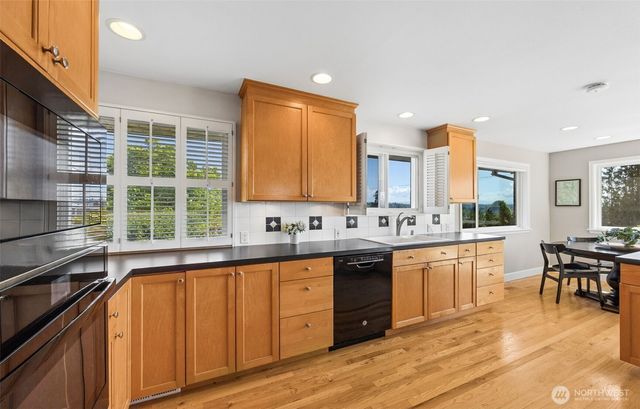 20811 8th Ave S, Des Moines, WA 98198