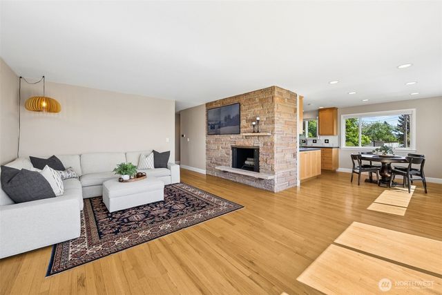 20811 8th Ave S, Des Moines, WA 98198