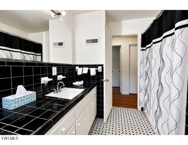 20495 Blue Spruce Road, Bristol, VA 24202