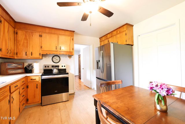 20495 Blue Spruce Road, Bristol, VA 24202
