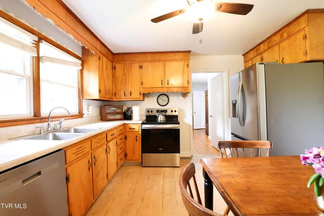 20495 Blue Spruce Road, Bristol, VA 24202