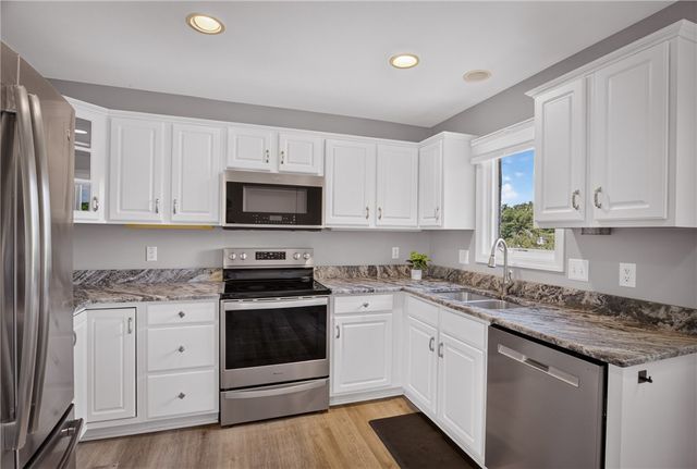 9704 Sundance Dr, South Fayette, PA 15017