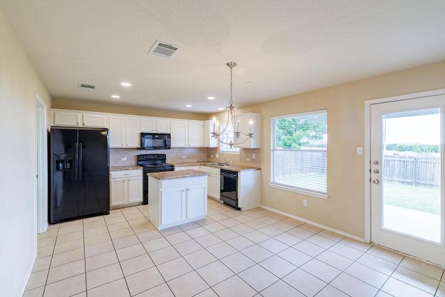 1214 Hensley DR, Leander, TX 78641