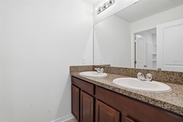 214 ENGLISH HERITAGE PLACE, Dover, FL 33527