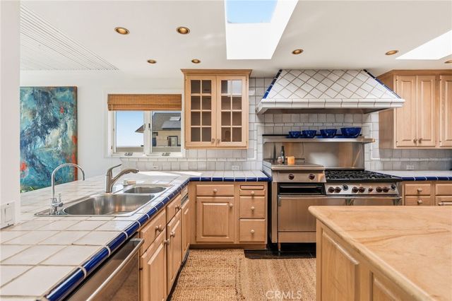 6910 W Oceanfront, Newport Beach, CA 92663