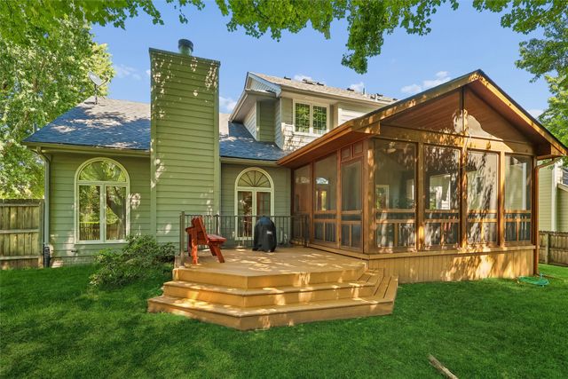 804 Prairie View Drive, West Des Moines, IA 50266
