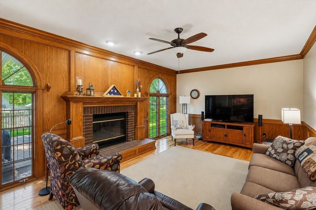 804 Prairie View Drive, West Des Moines, IA 50266