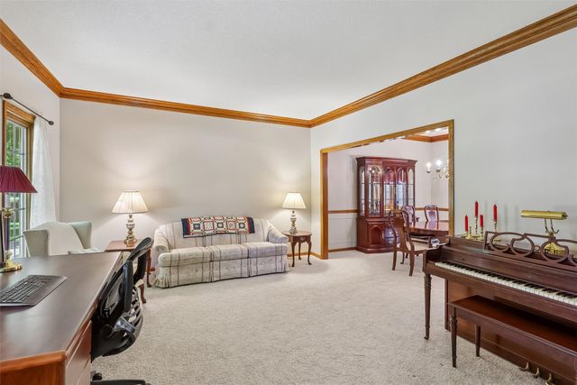 804 Prairie View Drive, West Des Moines, IA 50266