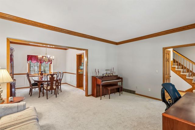 804 Prairie View Drive, West Des Moines, IA 50266