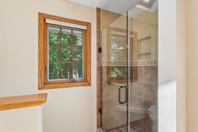 804 Prairie View Drive, West Des Moines, IA 50266