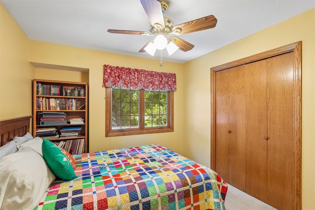 804 Prairie View Drive, West Des Moines, IA 50266