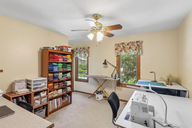 804 Prairie View Drive, West Des Moines, IA 50266