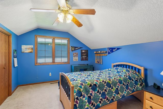 804 Prairie View Drive, West Des Moines, IA 50266