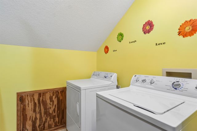 804 Prairie View Drive, West Des Moines, IA 50266