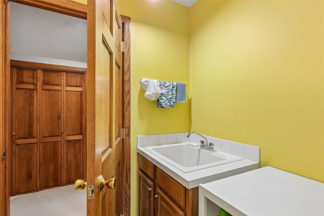 804 Prairie View Drive, West Des Moines, IA 50266