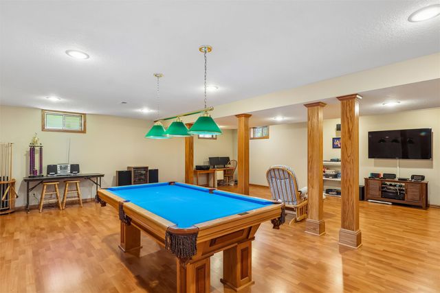 804 Prairie View Drive, West Des Moines, IA 50266