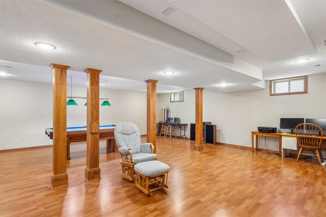 804 Prairie View Drive, West Des Moines, IA 50266
