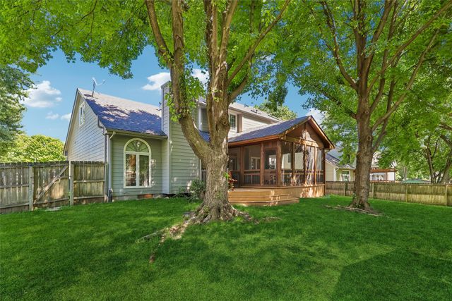 804 Prairie View Drive, West Des Moines, IA 50266