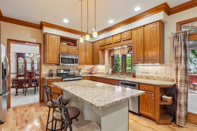 804 Prairie View Drive, West Des Moines, IA 50266