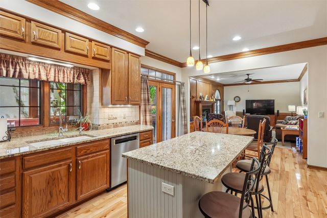 804 Prairie View Drive, West Des Moines, IA 50266