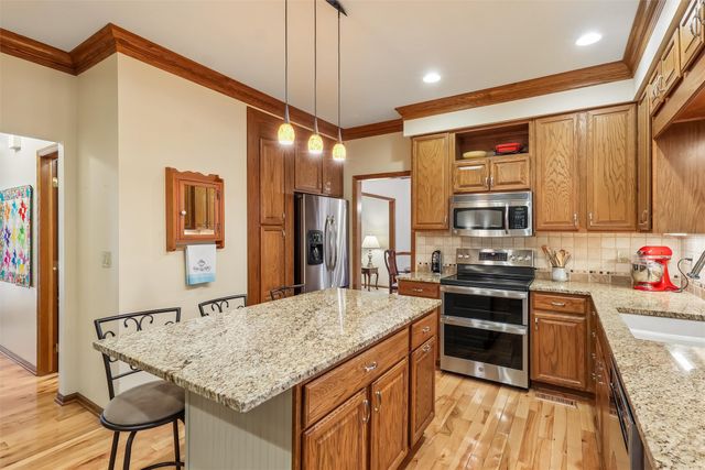804 Prairie View Drive, West Des Moines, IA 50266