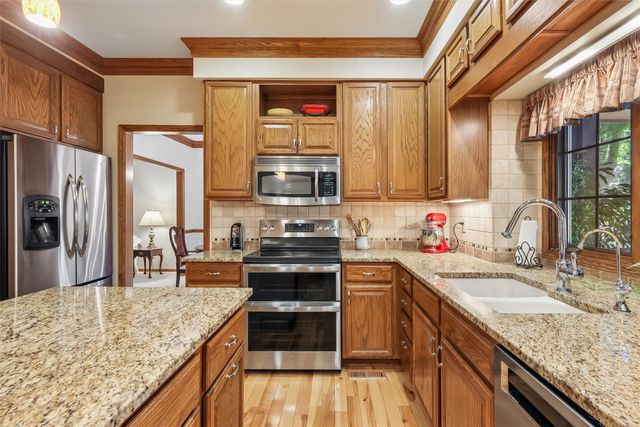 804 Prairie View Drive, West Des Moines, IA 50266