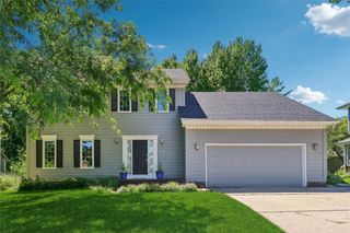 804 Prairie View Drive, West Des Moines, IA 50266