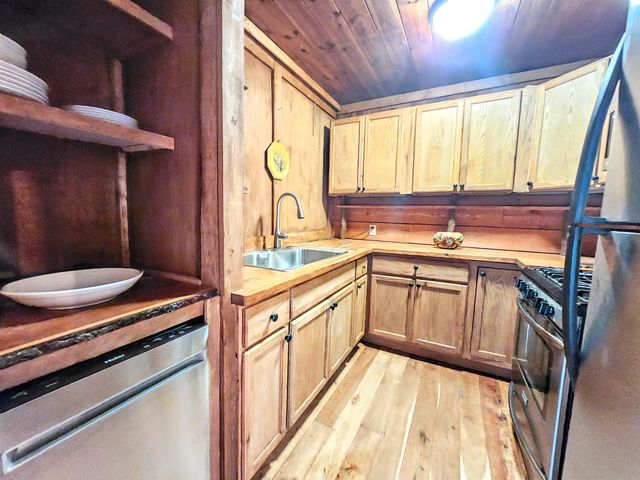 60 East Brook Crossing, Wilmington, VT 05363