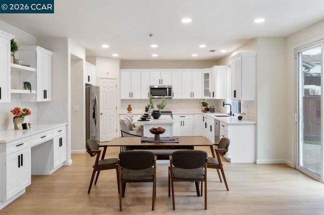 230 230 Wisteria Ln, Tracy, CA 95377