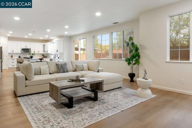 230 230 Wisteria Ln, Tracy, CA 95377