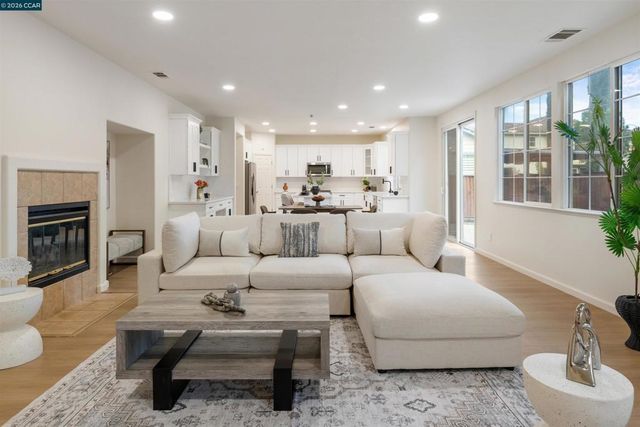 230 230 Wisteria Ln, Tracy, CA 95377