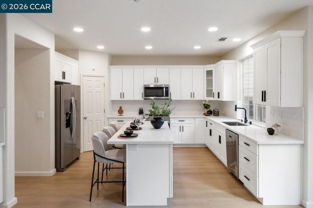 230 230 Wisteria Ln, Tracy, CA 95377