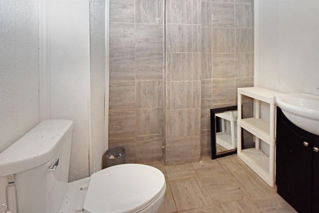 1005 43rd St SE, Minot, ND 58701