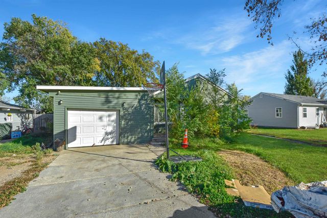 1005 43rd St SE, Minot, ND 58701