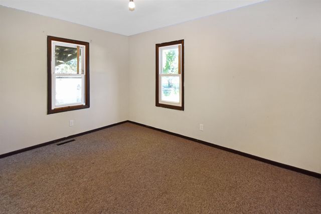 1005 43rd St SE, Minot, ND 58701