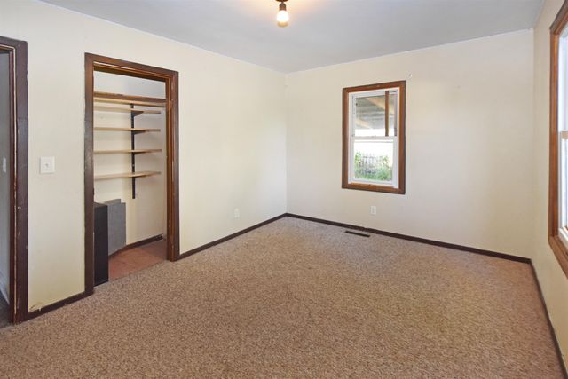 1005 43rd St SE, Minot, ND 58701