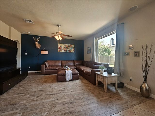 1017 Meadow Green Court, Princeton, TX 75407
