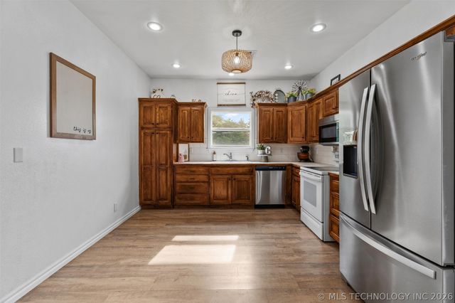 107 County Road 3004, Bartlesville, OK 74003