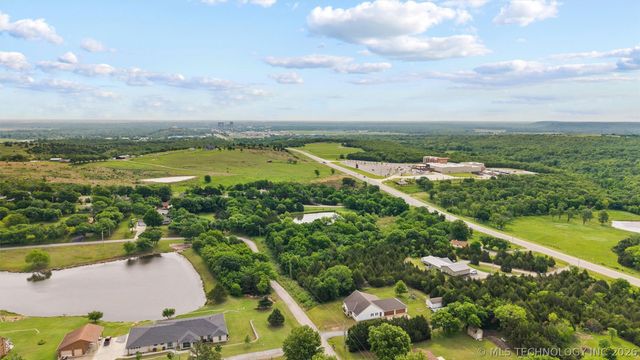107 County Road 3004, Bartlesville, OK 74003