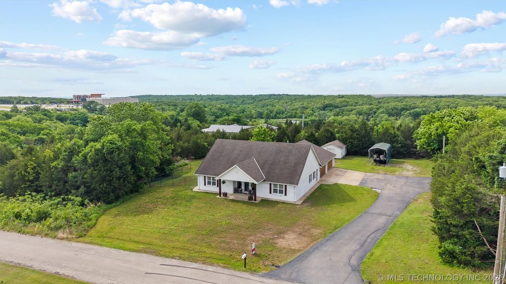 107 County Road 3004, Bartlesville, OK 74003