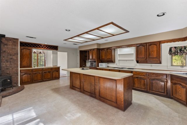 2212 Charity Road, Commerce, TX 75428