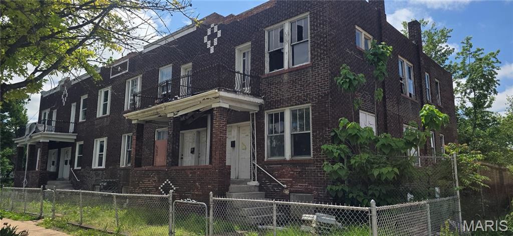 4158 E Green Lea Place, St Louis, MO 63115