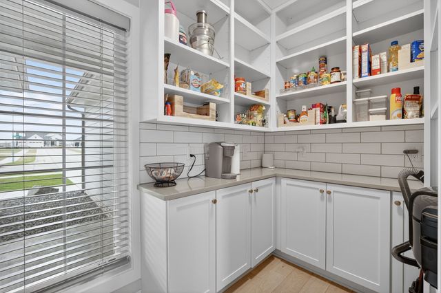 17449 Aurora Drive, Clive, IA 50325